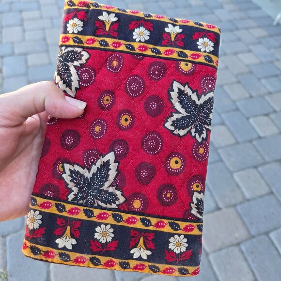 Vera Bradley Vintage 1990s "Red Coin Leaf" Pattern Quilted Paperback Bookcover - Picture 4 of 5